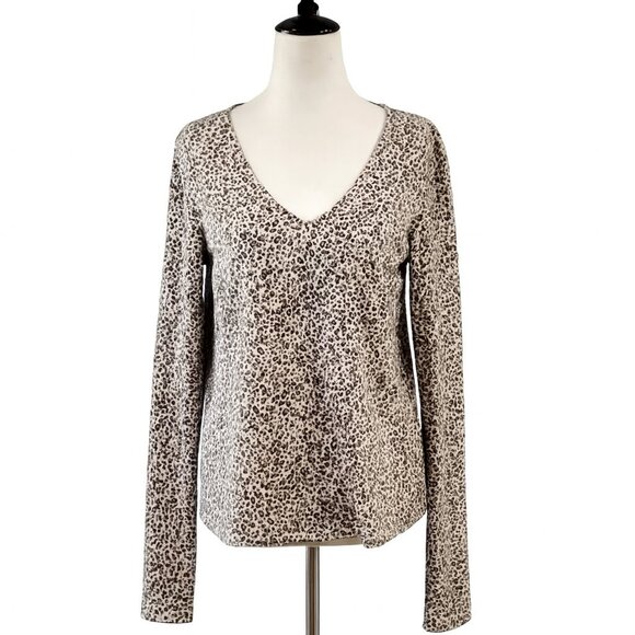 Sanctuary Tops - SANCTUARY WOMEN'S  leopard print V-neck top knit Size extra small  NEW